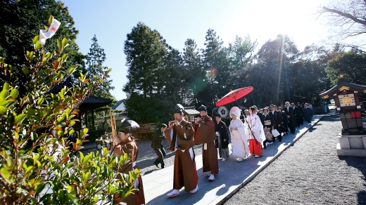 窓の外には美術館