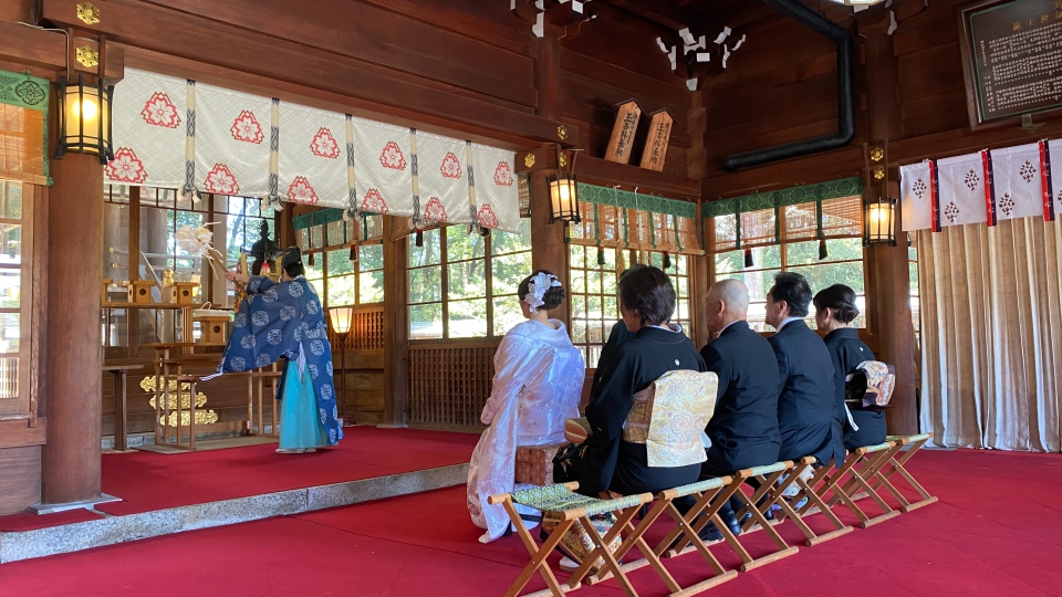 ３・神社前の和装専門店